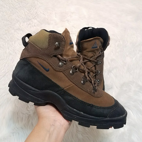 vintage nike acg hiking boots